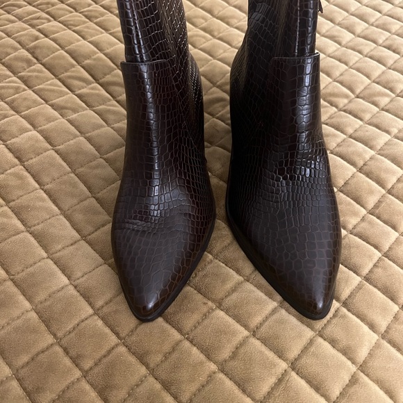 Tahari “Raffi” Crocodile Embossed Leather Booties - Picture 3 of 6